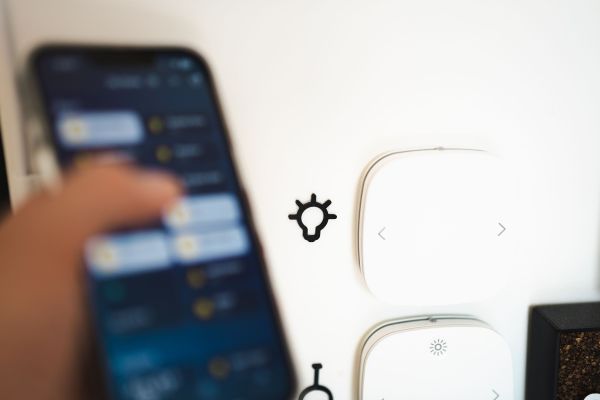 How Can You Use Your Smartphone to Manage Smart Home Energy Consumption Efficiently?